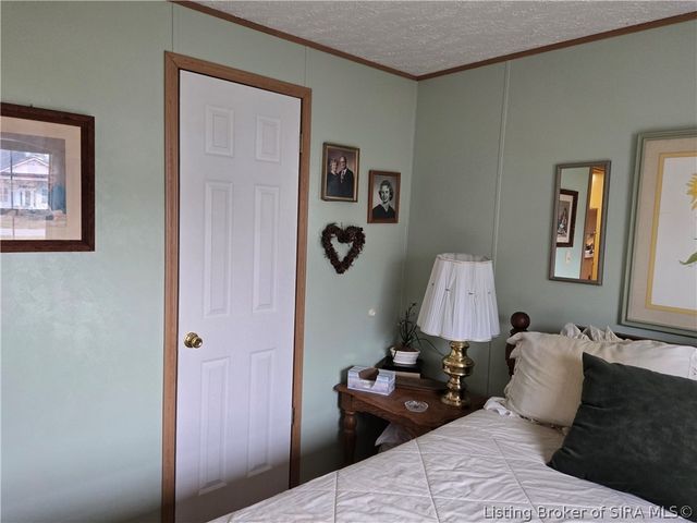 1533 Waverly Road, Jeffersonville, IN 47130
