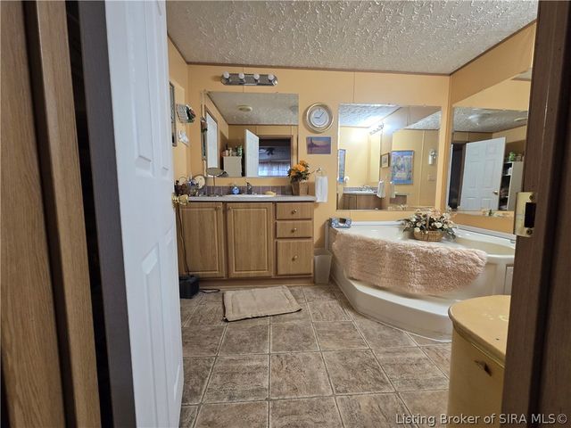 1533 Waverly Road, Jeffersonville, IN 47130