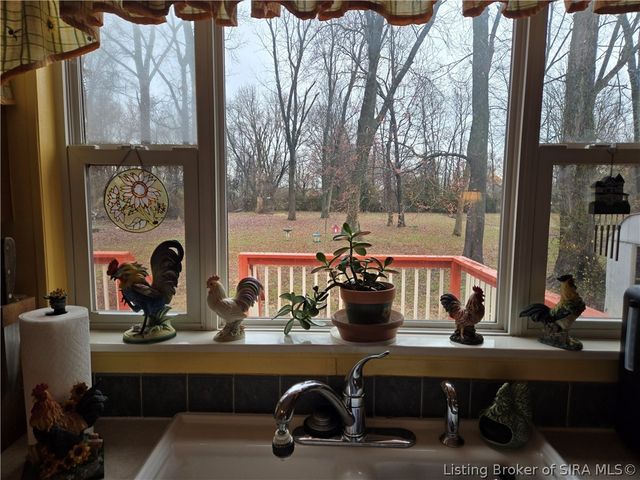 1533 Waverly Road, Jeffersonville, IN 47130