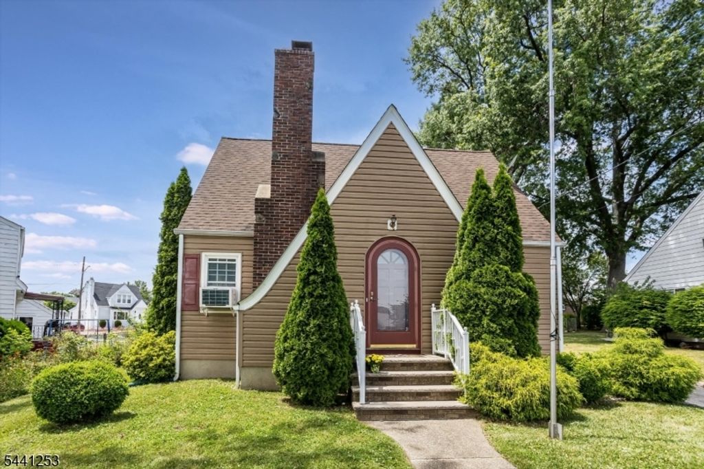 3 Lucien Pl, Linden City, NJ 07036