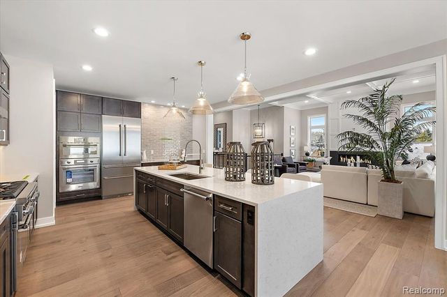 30797 Franklin Hills Court 6, Farmington, MI 48334