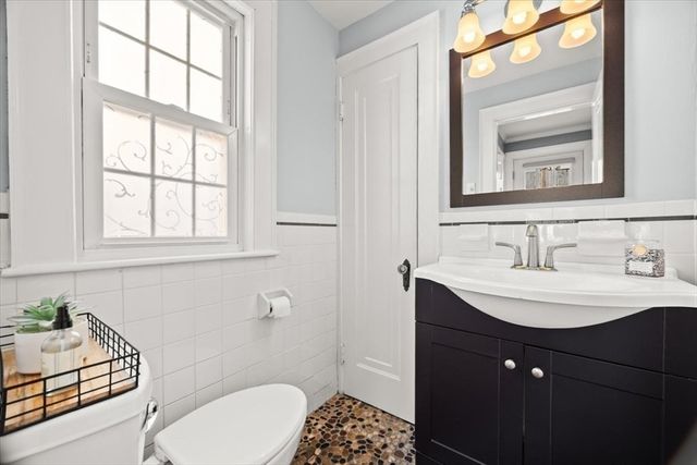 32 Russett Rd, Boston, MA 02132