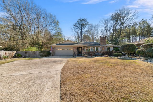 222 Springhill Dr., Hattiesburg, MS 39402