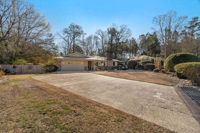 222 Springhill Dr., Hattiesburg, MS 39402