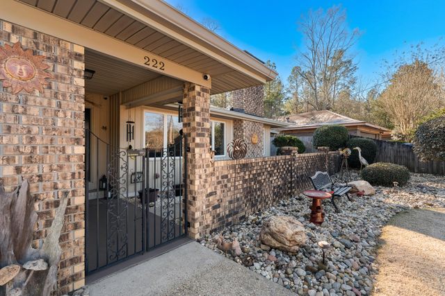 222 Springhill Dr., Hattiesburg, MS 39402