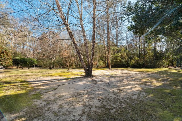 222 Springhill Dr., Hattiesburg, MS 39402