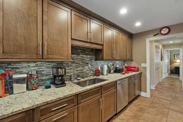 222 Springhill Dr., Hattiesburg, MS 39402