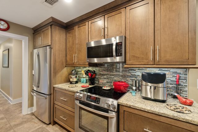 222 Springhill Dr., Hattiesburg, MS 39402