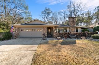 222 Springhill Dr., Hattiesburg, MS 39402