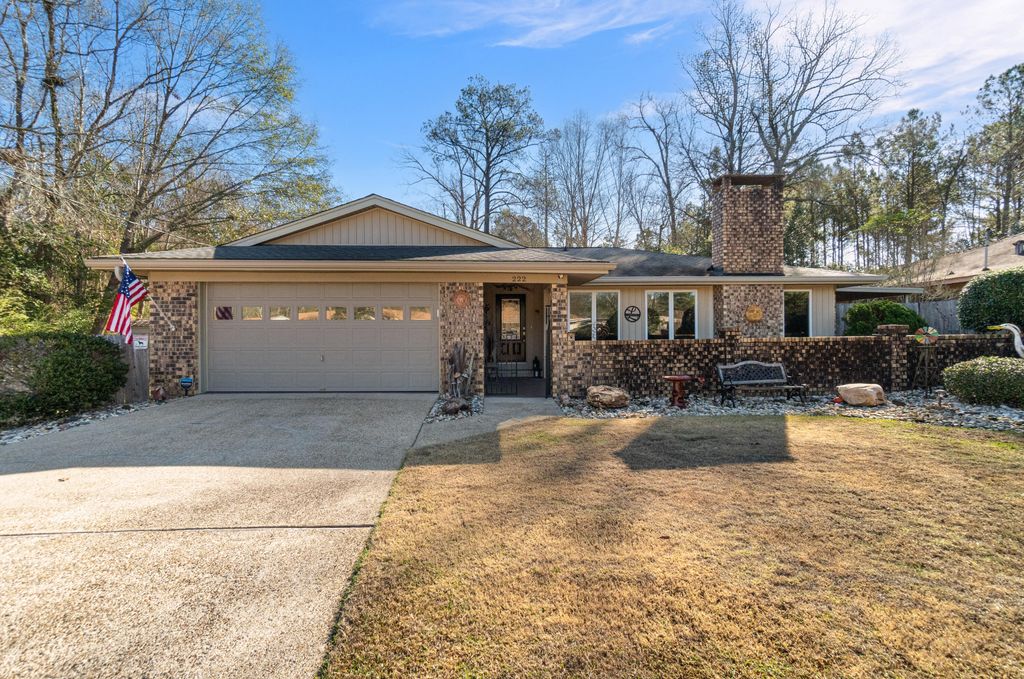 222 Springhill Dr., Hattiesburg, MS 39402