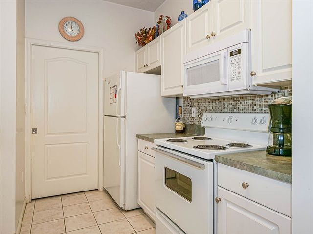 5025 Fairways Circle B209, Vero Beach, FL 32967