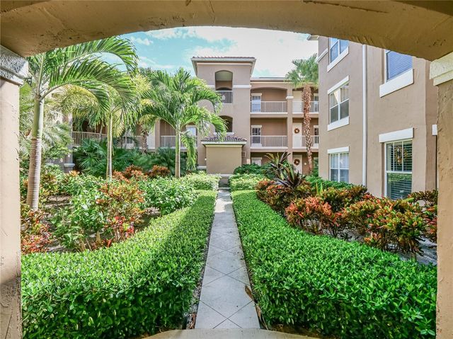 5025 Fairways Circle B209, Vero Beach, FL 32967