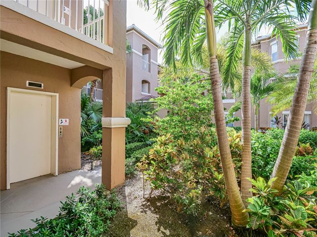 5025 Fairways Circle B209, Vero Beach, FL 32967