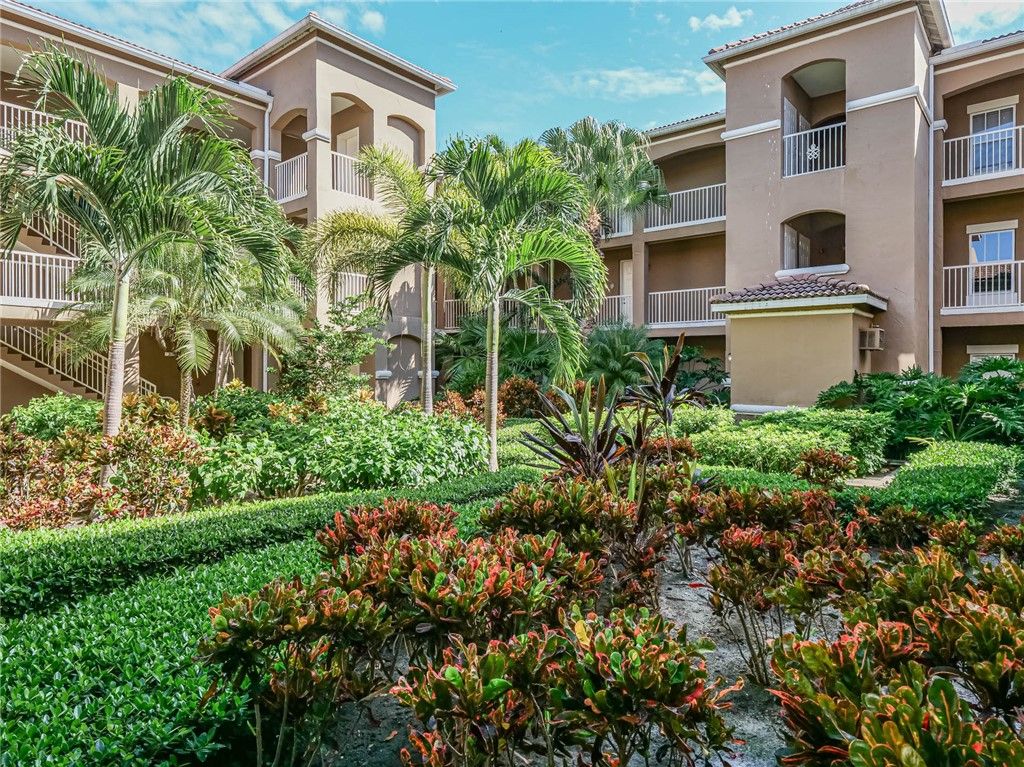 5025 Fairways Circle B209, Vero Beach, FL 32967