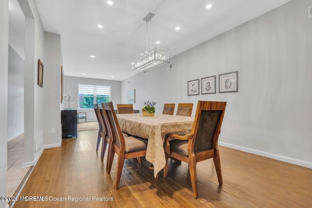 37 Sanz Town Road, Lakewood, NJ 08701