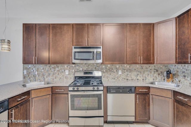 37 Sanz Town Road, Lakewood, NJ 08701