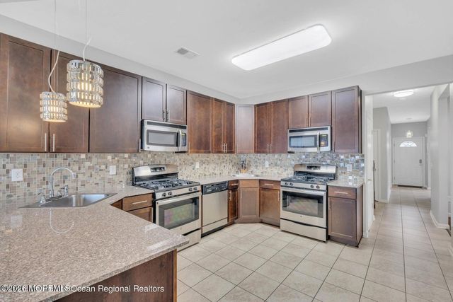 37 Sanz Town Road, Lakewood, NJ 08701
