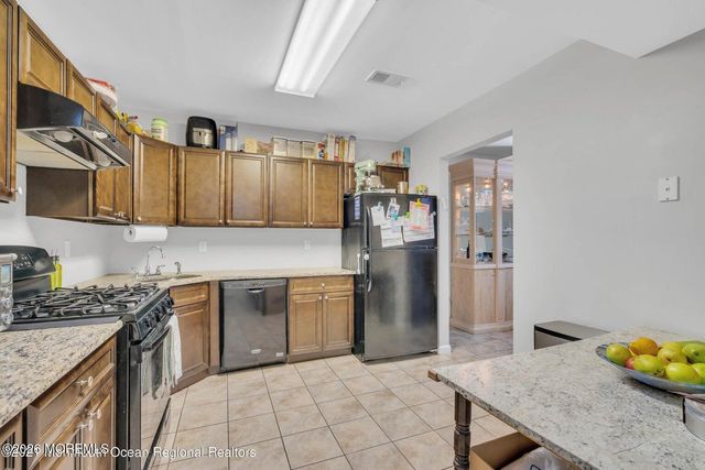 37 Sanz Town Road, Lakewood, NJ 08701