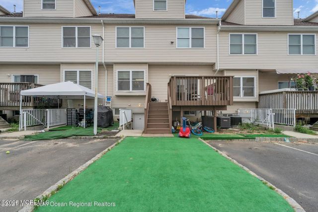 37 Sanz Town Road, Lakewood, NJ 08701