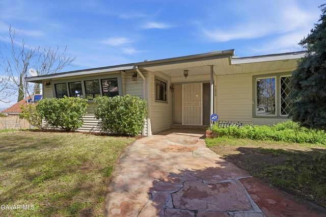 7229 Columbia Way, Lancaster, CA 93536