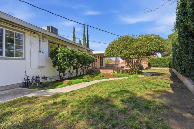 7229 Columbia Way, Lancaster, CA 93536