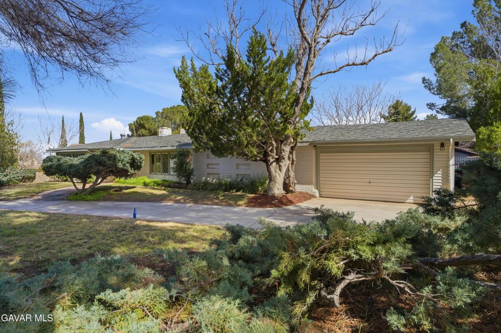 7229 Columbia Way, Lancaster, CA 93536