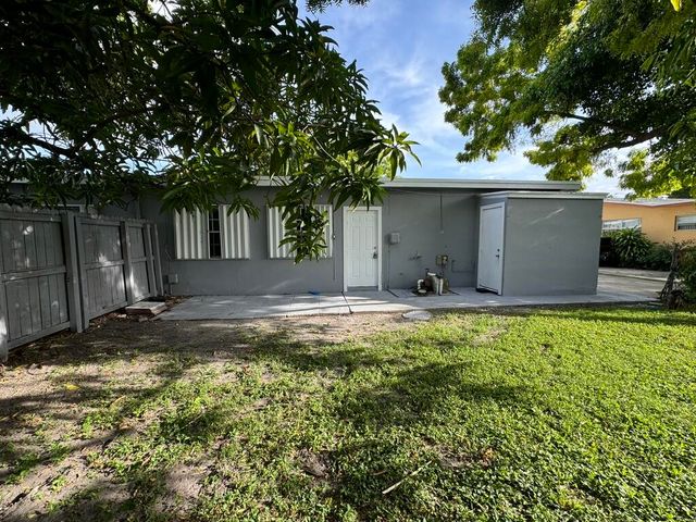 7021 NW 15th Street B, Plantation, FL 33313