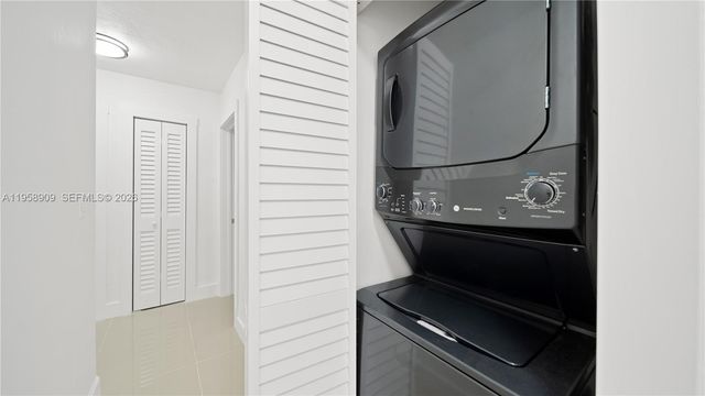 8614 SW 102nd Pl, Miami, FL 33173