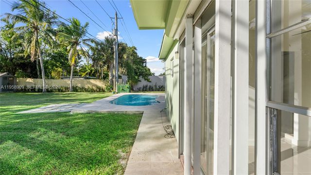 8614 SW 102nd Pl, Miami, FL 33173