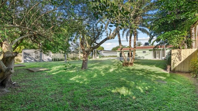 8614 SW 102nd Pl, Miami, FL 33173
