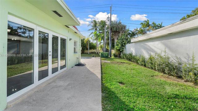 8614 SW 102nd Pl, Miami, FL 33173