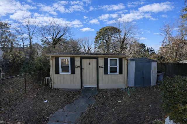 55 Calhoun ST, Hampton, VA 23669