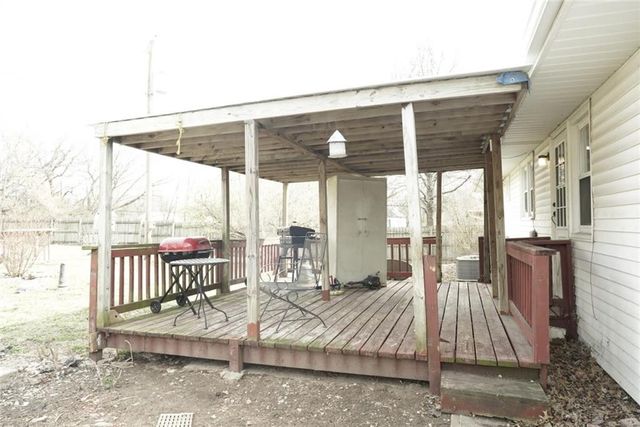 1203 S Highland Drive, Harrisonville, MO 64701