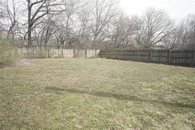 1203 S Highland Drive, Harrisonville, MO 64701