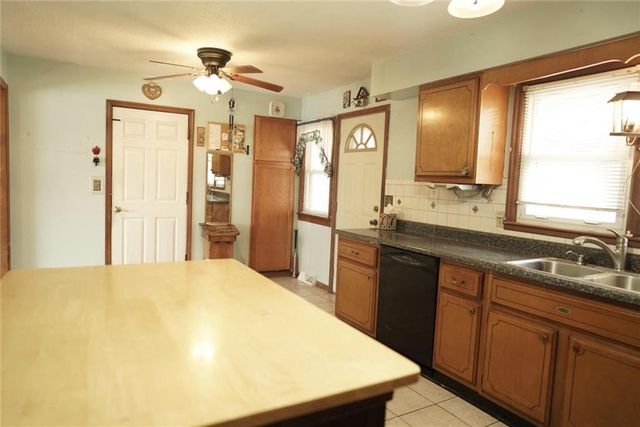 1203 S Highland Drive, Harrisonville, MO 64701