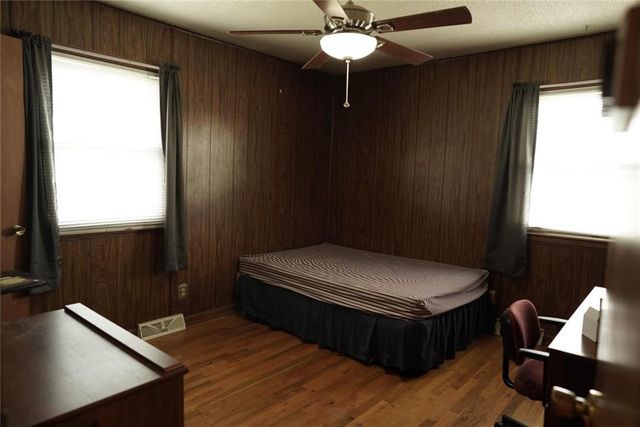 1203 S Highland Drive, Harrisonville, MO 64701