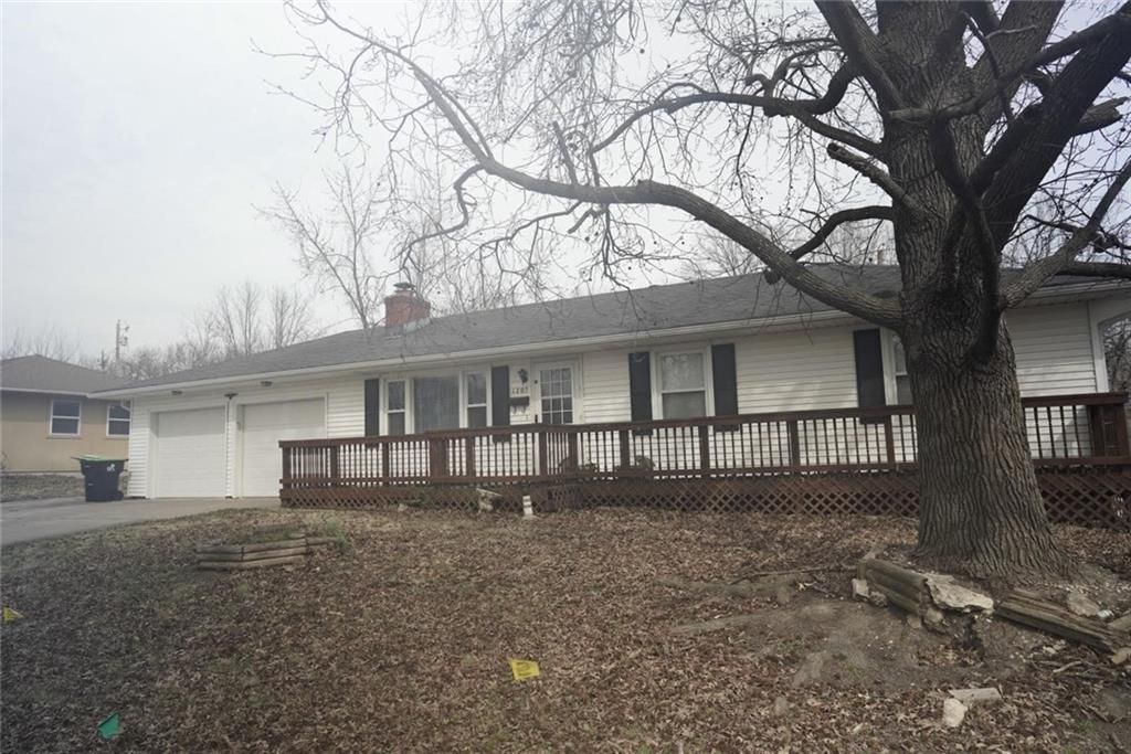 1203 S Highland Drive, Harrisonville, MO 64701