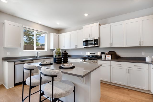 63202 NE Carly Ln, Bend, OR 97701