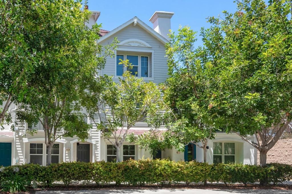 Image 1 of property listing at 750 Harbor Cliff Way 105, Oceanside, CA 92054