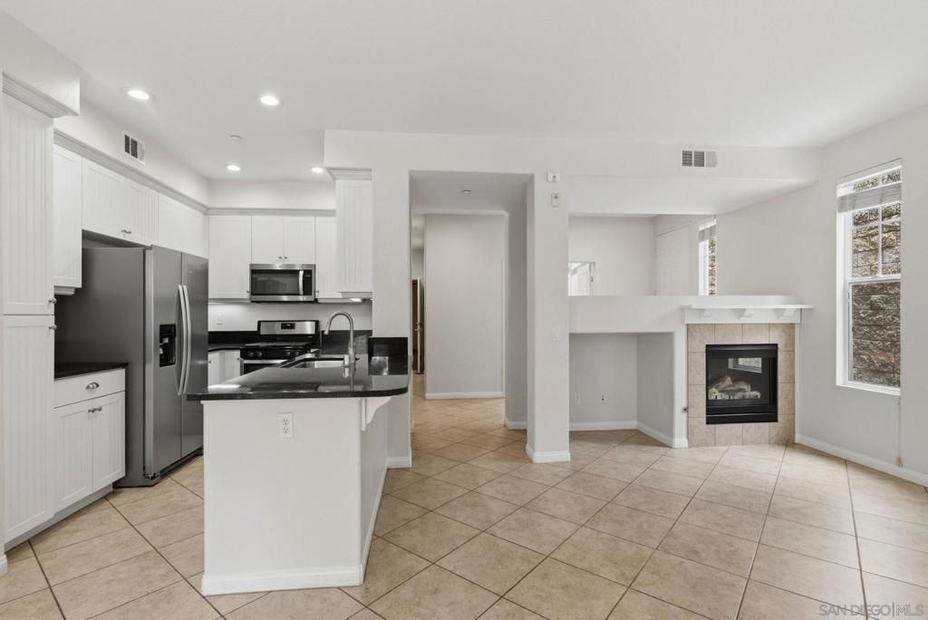 Image 10 of property listing at 750 Harbor Cliff Way 105, Oceanside, CA 92054