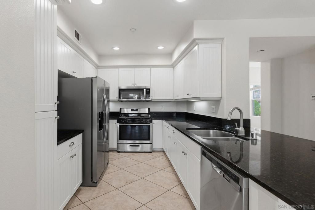Image 11 of property listing at 750 Harbor Cliff Way 105, Oceanside, CA 92054
