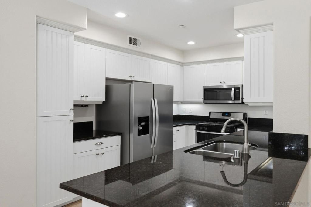 Image 12 of property listing at 750 Harbor Cliff Way 105, Oceanside, CA 92054