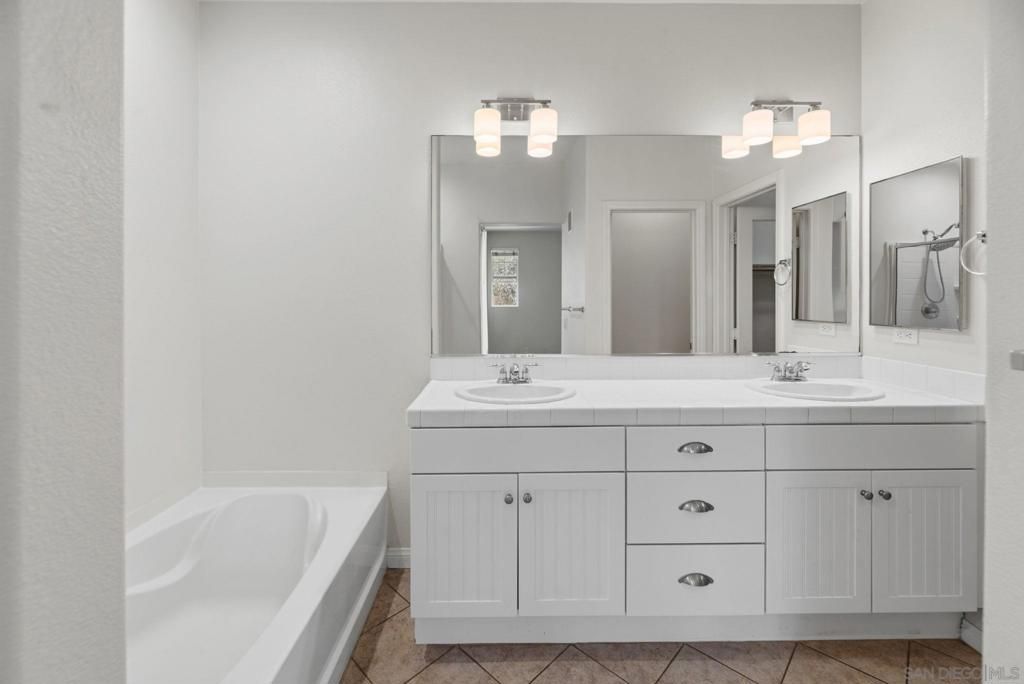 Image 22 of property listing at 750 Harbor Cliff Way 105, Oceanside, CA 92054
