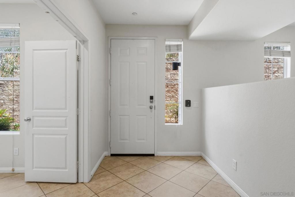 Image 3 of property listing at 750 Harbor Cliff Way 105, Oceanside, CA 92054