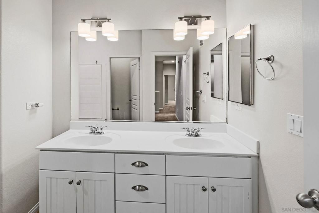 Image 36 of property listing at 750 Harbor Cliff Way 105, Oceanside, CA 92054