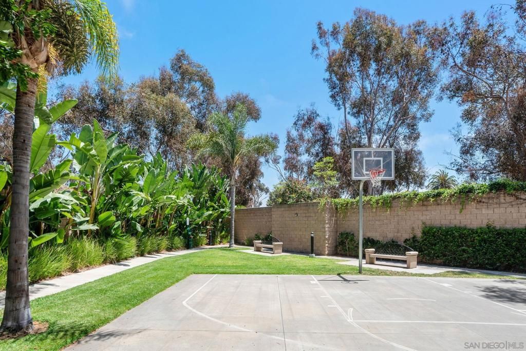 Image 39 of property listing at 750 Harbor Cliff Way 105, Oceanside, CA 92054