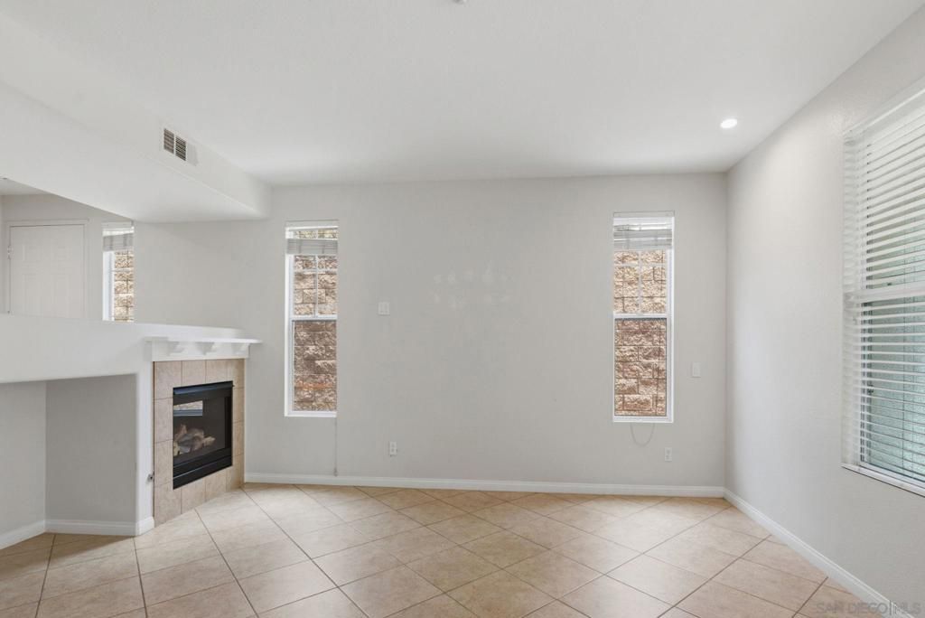 Image 6 of property listing at 750 Harbor Cliff Way 105, Oceanside, CA 92054