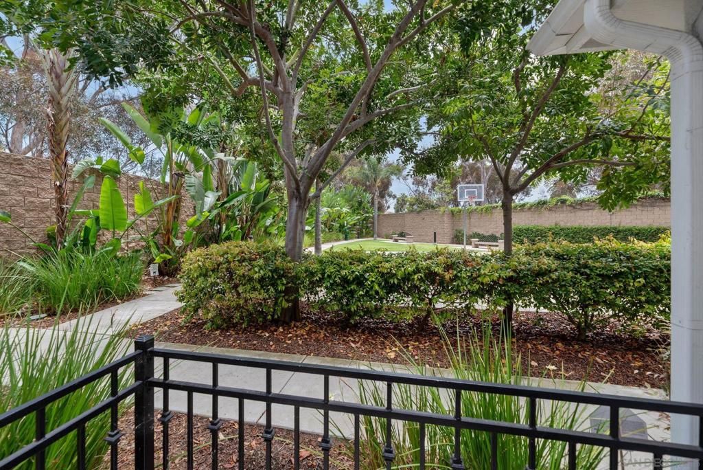 Image 9 of property listing at 750 Harbor Cliff Way 105, Oceanside, CA 92054