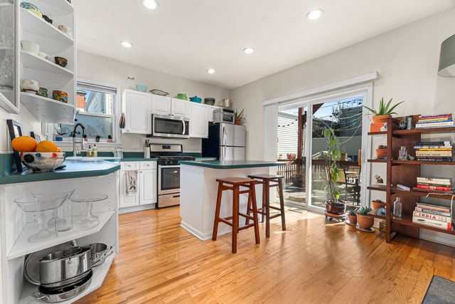 1927 W Ohio Street, Chicago, IL 60622