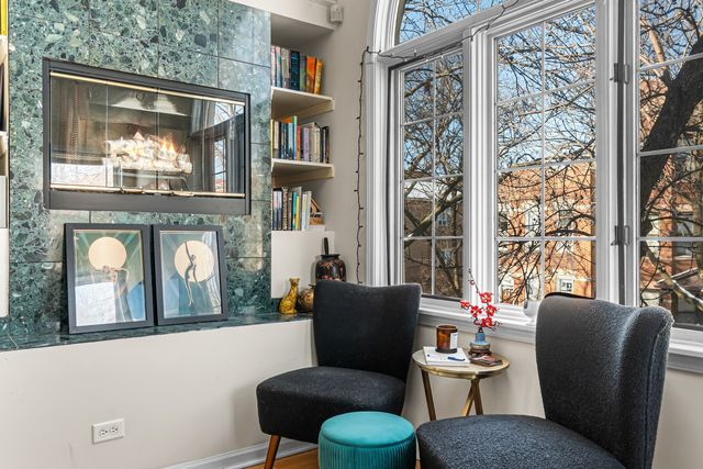 1927 W Ohio Street, Chicago, IL 60622